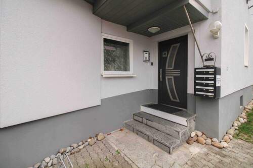 Hauseingang - 1 Zimmer Mehrfamilienhaus, Wohnhaus zum Kaufen in Pfullingen