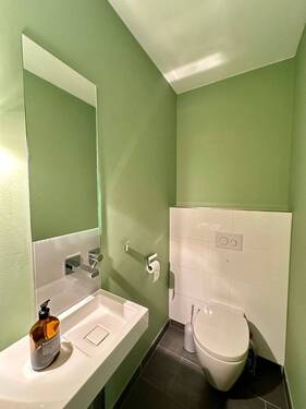 Das Gäste-WC im Erdgeschoss - 