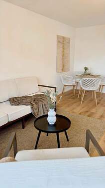 Wohnzimmer - 4 Zimmer Etagenwohnung in Burghausen