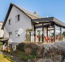 Familienfreundliche Doppelhaushälfte mit 5 Zimmern und ausgebauter Souterrain-Wohnung - Berlin Biesdorf