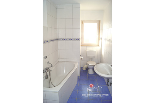 Badezimmer mit Wanne - 