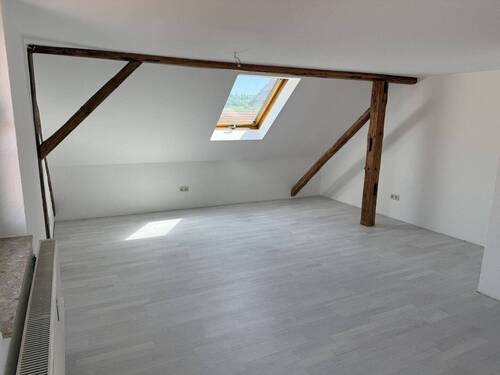 Schlafzimmer 1 - 5 Zimmer Etagenwohnung zur Miete in Alheim