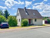 2 Front:Parkplätze - 6 Zimmer Einfamilienhaus zum Kaufen in Einbeck