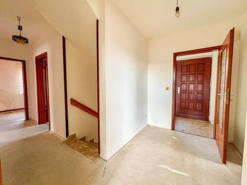 7 Hausflur - 