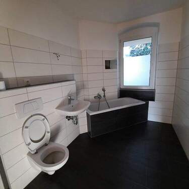 Bad mit Wanne - Etagenwohnung mit 83,00 m² in Gera zur Miete