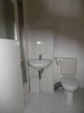 Bad - 1 Zimmer Etagenwohnung zur Miete in Neustadt in Sachsen