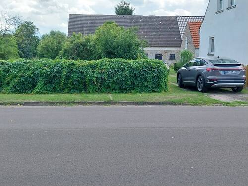 Blick von der Straße auf das Grundstück.jpg - Grundstück in Roskow