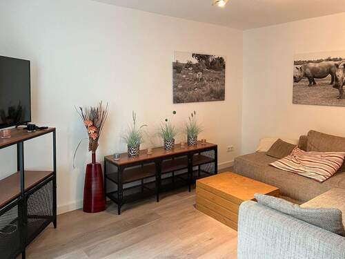 Stillvolles Wohnzimmer - Stilvoll möbliertes Wohnen mit Terrasse