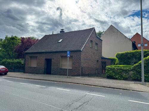 Straßenansicht - 8 Zimmer Einfamilienhaus in Oberhausen