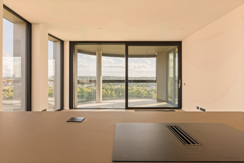 Blick aus der Küche - 3 Zimmer Etagenwohnung zur Miete in Frankfurt am Main