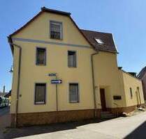 Charmantes Zweifamilienhaus mit Dachterrasse und vermieteter Einliegerwohnung in Gößnitz