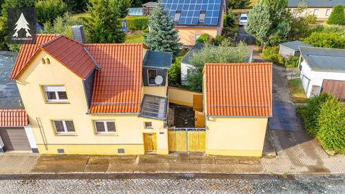 Luftbild - Einfamilienhaus auf der Suche nach Liebe