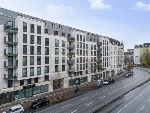 Gebäudeansicht - + Investieren in Harvestehude: Wohnungstrio mit Tiefgaragenstellplätzen als Gesamtpaket +