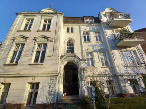 Gebäudeansicht - Süd-West-Lage: Bezugsfreies Dachgeschoss Lichterfelde nahe Augustaplatz und Schlöosspark . PROVISIONSFREI für Käufer*in