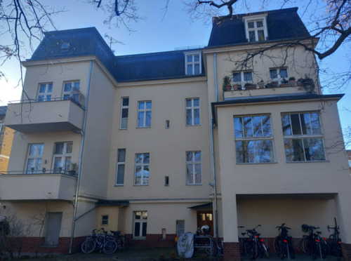 Gebäudeansicht vom Hof - 3 Zimmer Etagenwohnung in Berlin