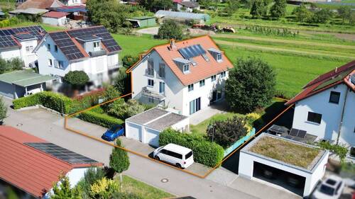 Blick auf das Einfamilienhaus, teilbar in zwei Doppelhaushälften - Ortsrandlage - Ideal für Mehrgenerationen - Einfamilienhaus mit separater Wohnung