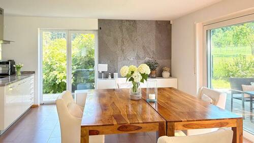 Heller Essbereich neben der offenen Küche - Einfamilienhaus mit 311,00 m&sup2; in Heuweiler zum Kaufen