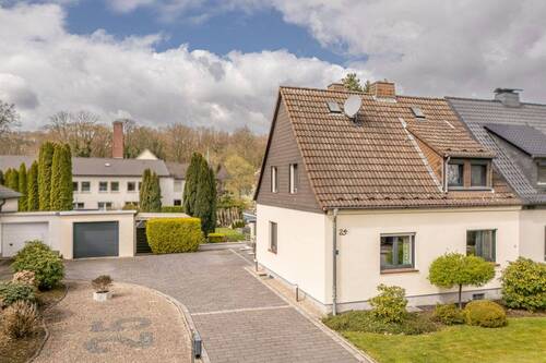Außenansicht - Ihr Gartenparadies in Dortmund-Oespel - 877 m² Grundstück inklusive Doppelhaushälfte