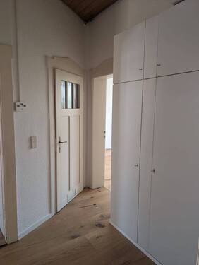 Flur mit Einbauschrank - 
