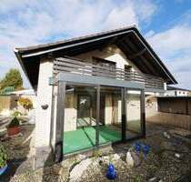 Charmante Doppelhaushälfte mit Wintergarten, Kamin und sonnigem Garten in Hövelhof Charmante Doppelhaushälfte mit Wintergarten, Kamin und sonnigem Garten in Hövelhof