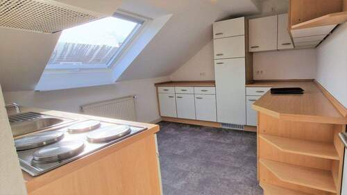 mit EBK - Gemütliche Dachgeschosswohnung mit Einbauküche