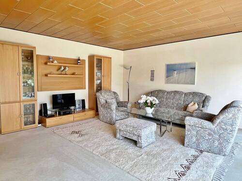 Hauptwohnung: Wohnzimmer mit Terrassenzugang - 