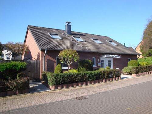 Hausansicht - 6 Zimmer Einfamilienhaus zum Kaufen in Langenfeld