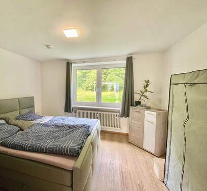 Freundliches Schlafzimmer ähnlich - 4 Zimmer Terrassenwohnung in Nürnberg