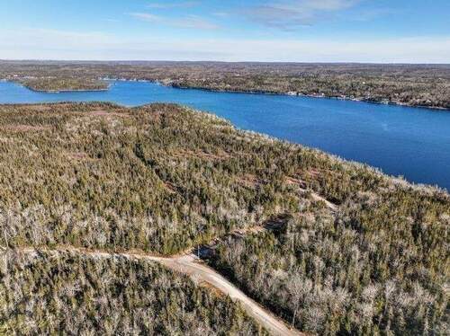 Drohnenaufnahme - Straße zum Land rechts - 