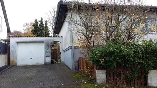 Hauseingang - Einfamilienhaus mit 124,00 m&sup2; in Neunkirchen-Seelscheid zum Kaufen