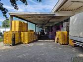 Überdachung neben Laderampe - 