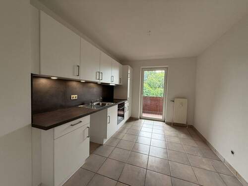 Moderne Küche mit Balkon - 2 Zimmer Etagenwohnung in Stelle