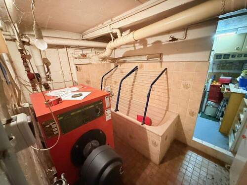 Ölheizung mit Badewanne - 