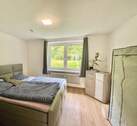 Freundliches Schlafzimmer ähnlich - 4 Zimmer Einfamilienhaus in Nürnberg