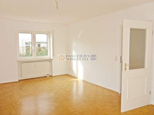 Wohnung im Erdgeschoss - 9 Zimmer Mehrfamilienhaus, Wohnhaus in Regensburg