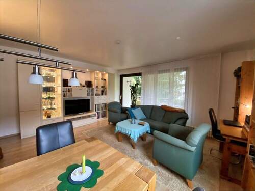 Gemütliches Wohnzimmer - 3 Zimmer Etagenwohnung zum Kaufen in Göttingen