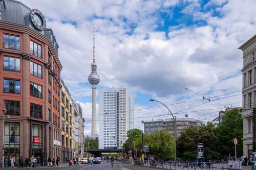 Blick vom Hackeschen Markt auf das Haus - 