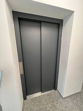 Aufzug - Büro mit 100,00 m&sup2; in Burglengenfeld zur Miete