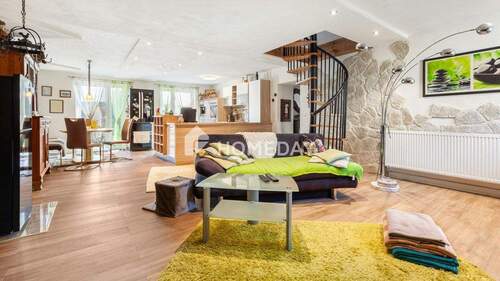 1. OG Wohnzimmer 3 - 