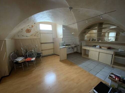 Ehemalige Eisdiele im Gebäudeteil mit Kreuzgewölbe - 