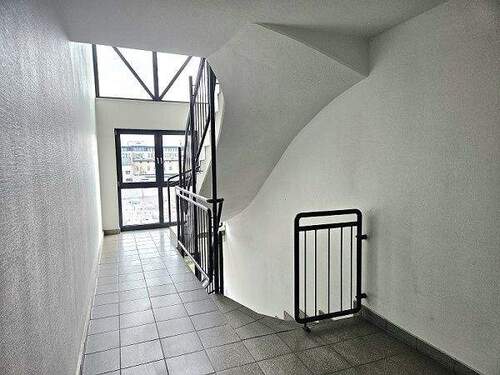 Treppenhaus - 2 Zimmer Etagenwohnung zum Kaufen in Magdeburg