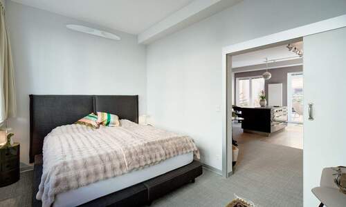 lichtdurchflutetes Schlafzimmer - 