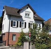 ***Wohnhaus mit „Büroräumen“ mit einem separaten Zugang und mit einem wunderschönen Garten in zentraler Lage in Erbach***