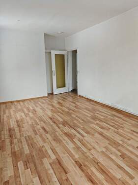 Wohnzimmer - 3 Zimmer Etagenwohnung in Regis-Breitingen