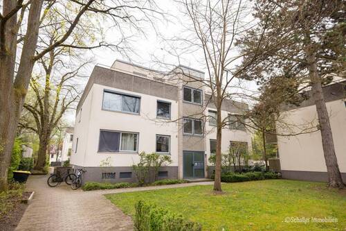 Hausansicht Eingang - Schöne 2-Zi. ETW mit SüdWest-Balkon und kleiner Grünfläche in beliebter Lage Nbg. - Erlenstegen Wohnung kaufen