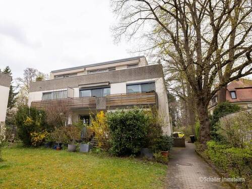 Hausansicht Balkonseite - 2 Zimmer Etagenwohnung zum Kaufen in Nürnberg