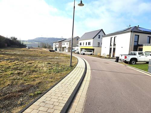 Baugrundstück für 4 Häuser.jpg - Top Baugrundstück (22029) in sonniger Höhenlage der Obermoselgemeinde Wellen