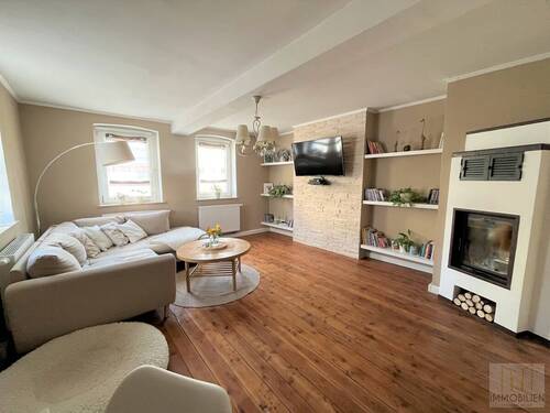 EG – Wohnzimmer mit Kamin - 