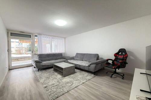 Wohnzimmer II - 3 Zimmer Etagenwohnung in Augsburg