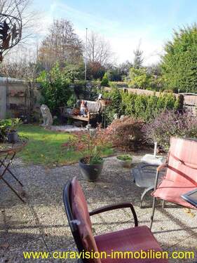 Terrasse mit Garten.jpg - 